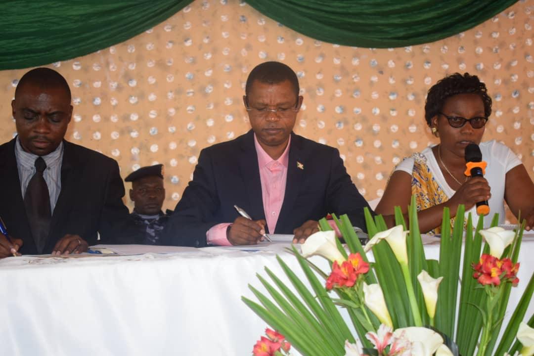 #Burundi Nakebuye abanyamashengero n'abandi bakozi b'Imana kwirinda ugusotorana gushika naho barwana bagakomerekanya. Ndabibutsa yuko ishengero ari umubiri wa Kristo uwo nawe ni nyene amahoro ari nayo mpamvu ata ngabire yo kurwana mpwemu yera atanga.