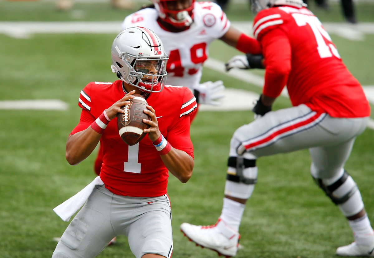 PFF_College's tweet photo. Highest-graded QBs in College Football

1. Mac Jones, Alabama - 93.8
2. Zach Wilson, BYU - 93.0
3. Spencer Rattler, Oklahoma - 92.7
4. Justin Fields, Ohio State - 92.0 https://t.co/gPge6o9Chx