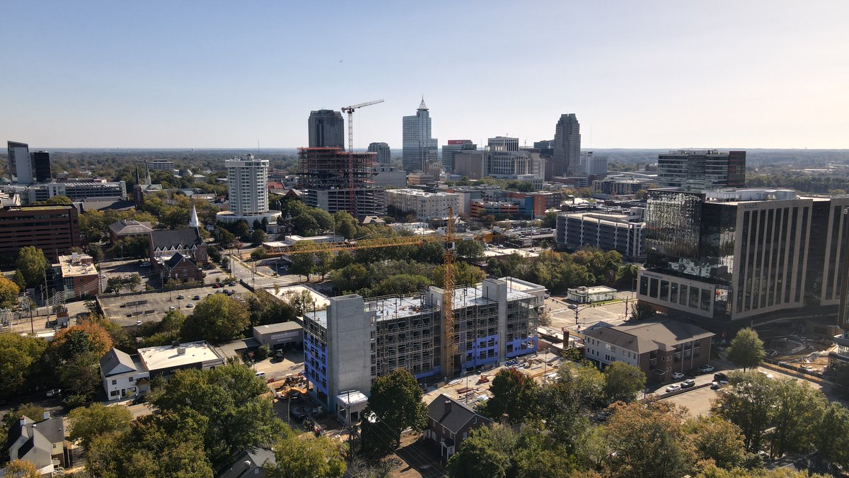 ClancyandTheys's tweet photo. Significant progress is being made on the Marriott AC in Raleigh, NC. The columns for the roof framing have been set and we expect to be topped out before Thanksgiving. We appreciate the team’s dedication and efforts in reaching this milestone! #theclancyway #builtoncollaboration https://t.co/nUgWjXyBWi