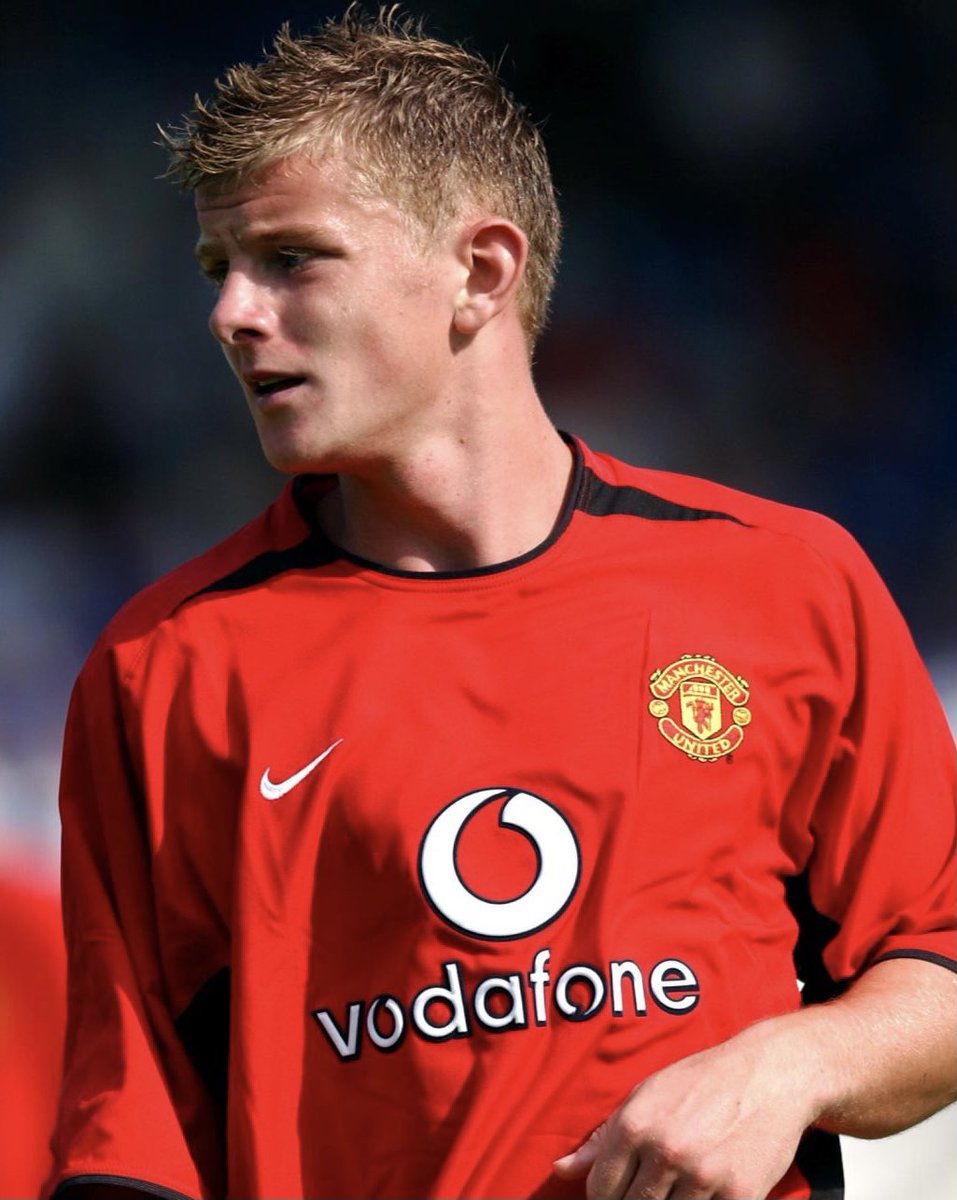 paulenglish1961's tweet photo. 5th November 2001 Jimmy Davies made his one appearance for United in the 4-0 league cup defeat at Arsenal. Jimmy was killed in a car crash on 9/8/2003 whilst on loan at Watford. He was just 21 years old. The reds all wore Davis shirts in tribute when picking up the cup in 2004. https://t.co/KHWZAH3MfG