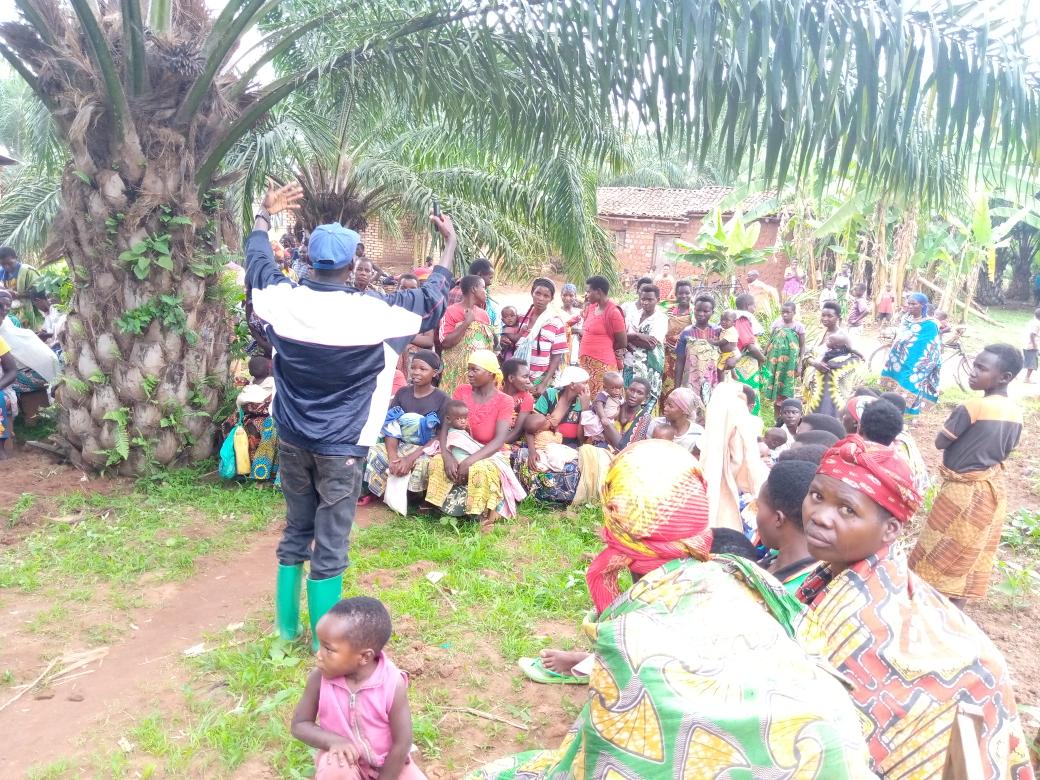 #Burundi
Ubuserukizi bwa <a href="/CnddFdd/">CNDD-FDD</a> muri <a href="/RuyigiProvince/">Province Ruyigi</a> bwagendeye kuri uyu wa 5/11/2020 abanywanyi bama coperative ku mitumba ya Karindo, Bugongo na Gasunu yo muri komine #Kinyinya. Ingurane ya miriyoni 10 buri mutumba warose yakoreshejwe neza muri rusangi.Abenegihugu barashima