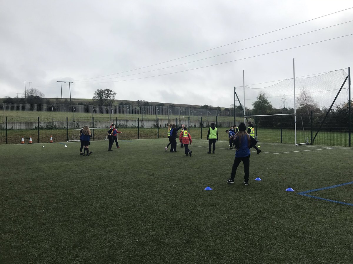 michaelcahill67's tweet photo. Fantastic to be back in Scoil Bhride Kill NS with the very enthusiastic 6th and 5th classes today - 1st of 6 sessions #CleanHands #Pods #WearAMask #Keepball #Gates #EndBall #TagRugby π @leinsterrugby @LeinsterBranch #FromTheGroundUp @NaasRFC π https://t.co/qYJa0YvN20