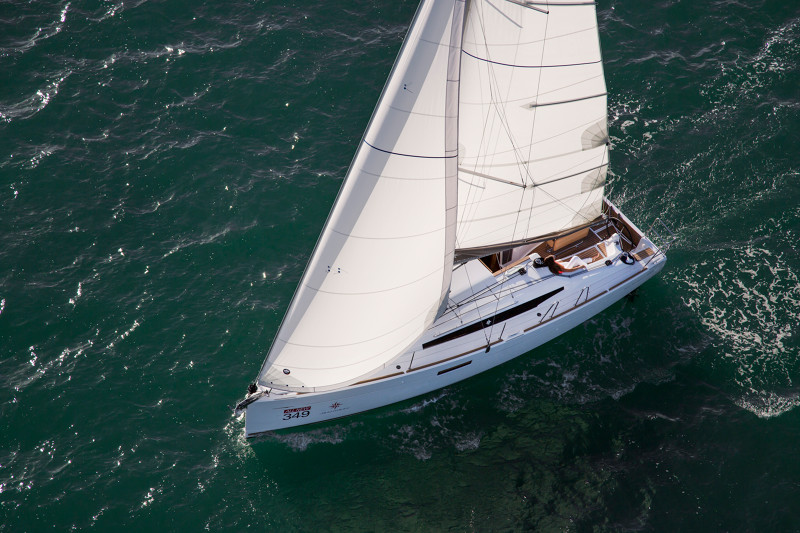 JeanneauAmerica's tweet photo. Escape from the everyday and get out on the water aboard the #SunOdyssey349: a high-performance cruiser, which can comfortably sleep six people! https://t.co/zj2clFj50I #so349 #jeanneau #jeanneau349 #jeanneausail #sailing #familysailing https://t.co/vAJP9rZbND