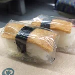 これがロンドンの駅で売っているいなり寿司らしい!