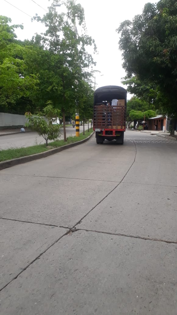 LUJA_CO's tweet photo. Estábamos un tanto nervioso no sabíamos si el vehículo era lo suficientemente grande o si el precio estaba bien, pero todo okey a excepción de no cobrar el precio, el servicio se realizó correctamente y nos fuimos en una moto detrás del vehículo. https://t.co/oVxNrQIwyO