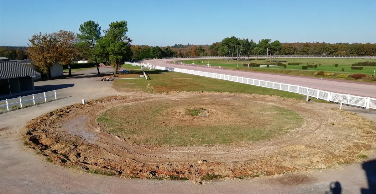 HippoMaure's tweet photo. Les travaux de rénovation du rond de présentation ont commencé.
#hippodrome #hippomaure #vallonsenbretagne #mauredebretagne #valdanast #vhbc #courseshippiques #Bretagne #illeetvilaine https://t.co/STPUGq0gdq