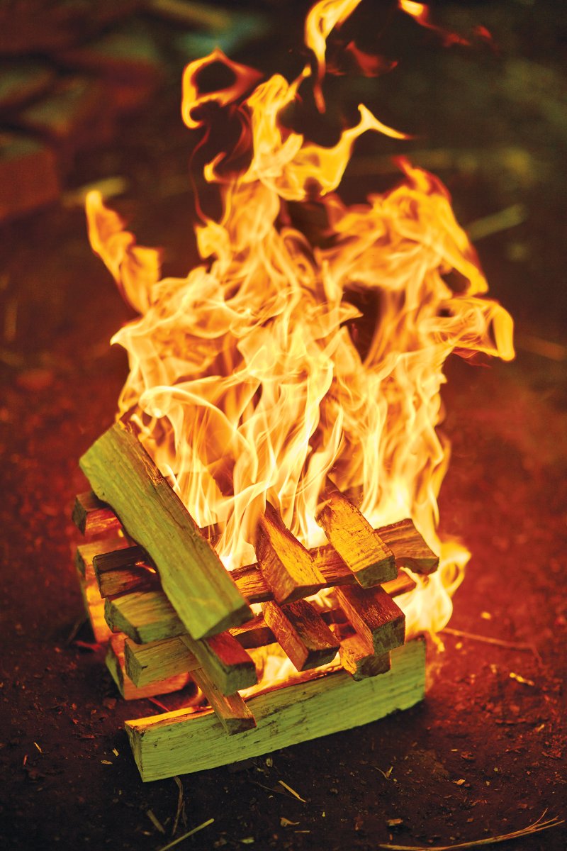GMCbooks's tweet photo. Happy #BonfireNight2020! The #HunterGatherCook #cookbook has excellent advice on #howtomakeafire so whether youโre cooking or just making a celebratory #bonfire please check out our Insta for some essential #firebuilding tips & advice on building a fire https://t.co/ChXk48dltN https://t.co/qRWhixVM92