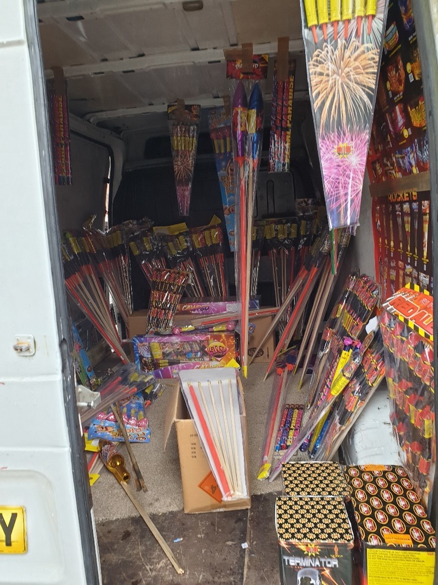 CityPolicePIPCU's tweet photo. As public firework displays arenโt taking place this year, it's vital to buy #fireworks from legitimate sellers
Legitimate fireworks pose a serious risk to the public if not used correctly, and counterfeit fireworks are even worse
We stopped this van with ยฃ4k of #fakefireworks! https://t.co/7SGLnH9scf