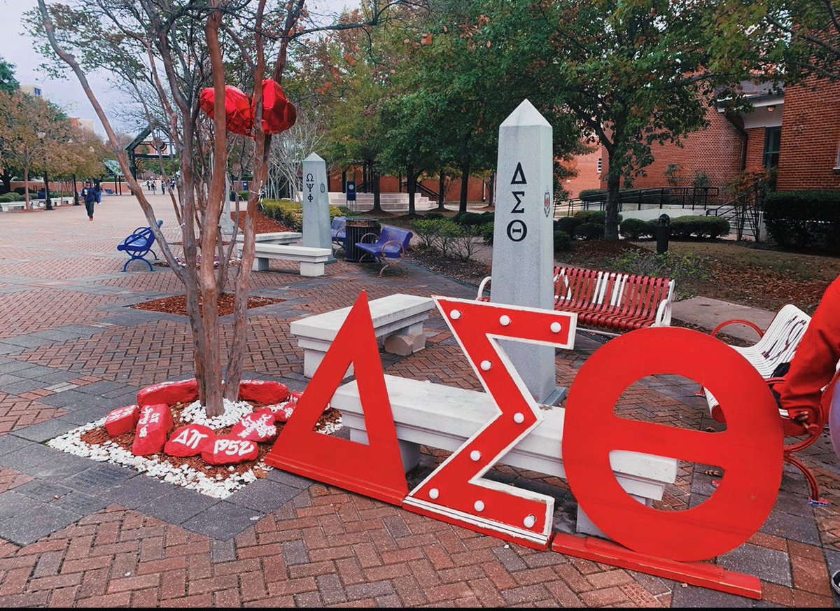LegsslikeWhoa's tweet photo. It’s our Charter Day 🐘❤️ #DPiDPi https://t.co/MEFIQbH9qo