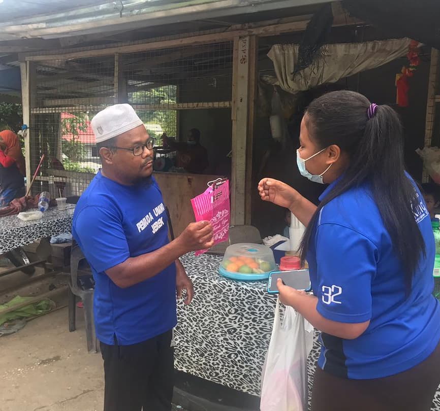 JapenKelantan's tweet photo. IOW KEMPEN PEMBUDAYAAN NORMA BAHARU: PUTUSKAN RANTAIAN COVID-19

🔹Gua Musang @PMRGuaMusang_

DUN Nenggiri

05 November 2020 (Khamis)
 3:00 petang
Kampung Jerek

#KomunikasiKita #bergheh
@azahar10920255 https://t.co/rQWP4A8bpp