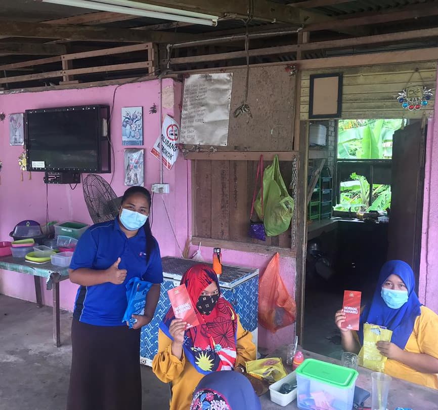 JapenKelantan's tweet photo. IOW KEMPEN PEMBUDAYAAN NORMA BAHARU: PUTUSKAN RANTAIAN COVID-19

🔹Gua Musang @PMRGuaMusang_

DUN Nenggiri

05 November 2020 (Khamis)
 3:00 petang
Kampung Jerek

#KomunikasiKita #bergheh
@azahar10920255 https://t.co/rQWP4A8bpp