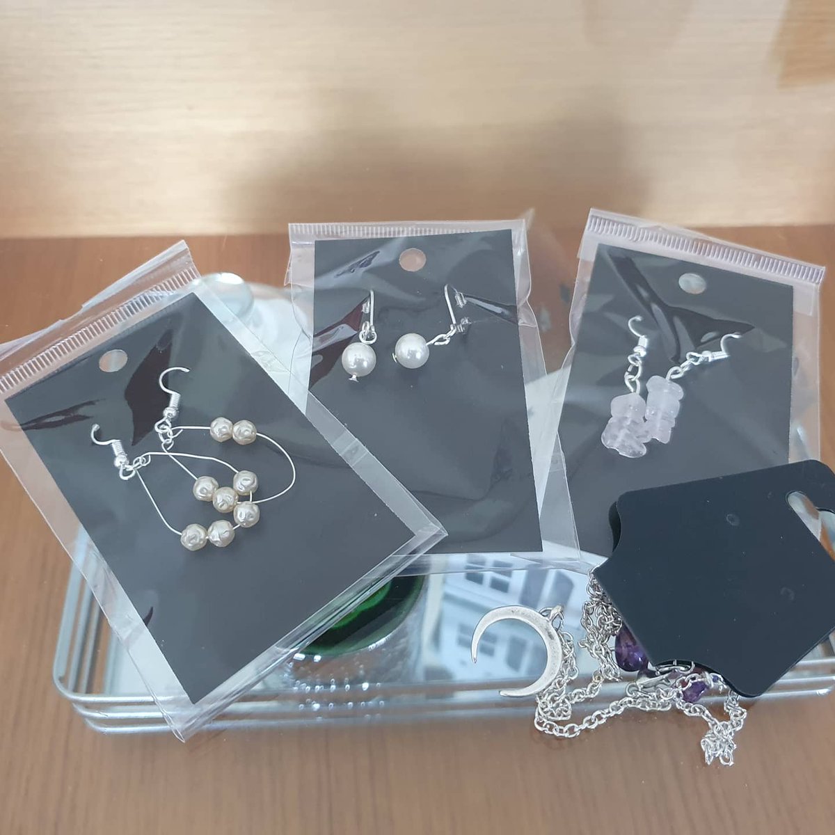 JoanneTognarel1's tweet photo. #seekingsunshine 
1) #happypost #jewellery 
2) cleaning behind &amp; underneath the washing machine &amp; tumble dryer
#selfcare #mentalwellbeing #MentalHealthMatters #MentalHealthAwareness #hinchingmad #hinchingaddict #cleaningaddict #cleaningmad #hinching #cleaning https://t.co/gUO4NfaBkp