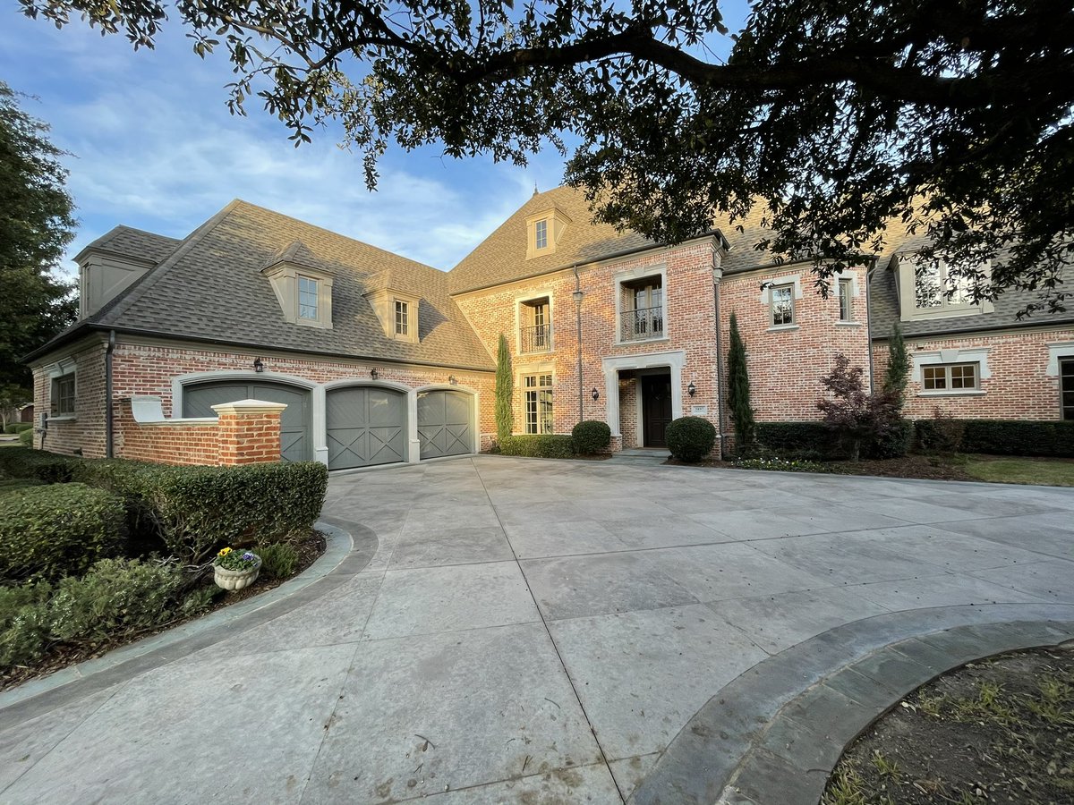 benwegmann's tweet photo. Starting a family in a house like this > https://t.co/yHyFs23hcA