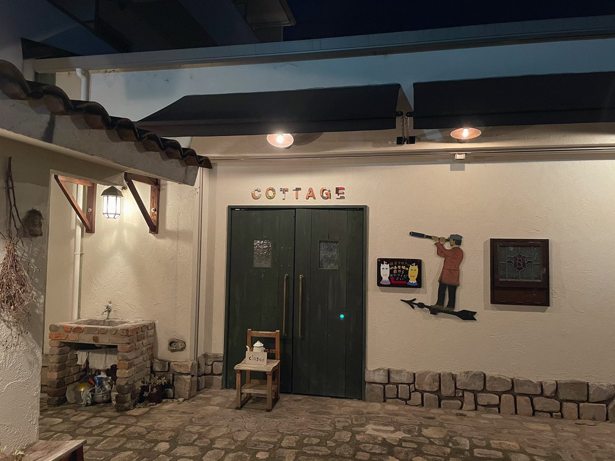 iedaV2's tweet photo. 比叡山帰り、一乗寺の本屋さん
「恵文社」に行ったよ📚

来るたびに思う…ここは大変だ…時間とお金が無限に欲しくなる…読みたいモノがたくさんありすぎる…

そもそも並��方がヤバいの…✨(プロ書店員目線で見ても間違いないと)

あと裏庭にコテージがある本屋さんてヤバない？笑✨

とりあえず小物 https://t.co/GdYhxDHBlX