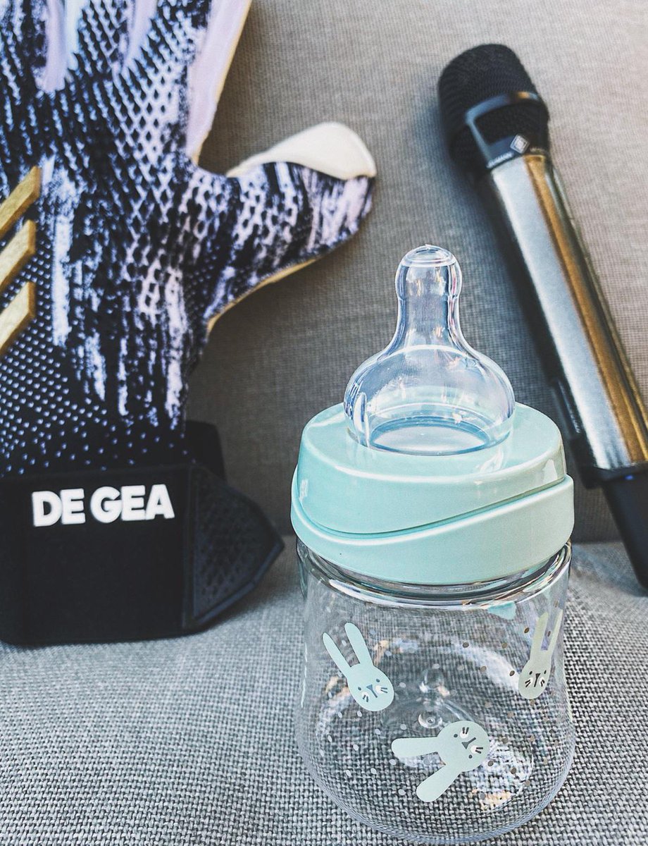 D_DeGea's tweet photo. ❤️👶🏼❤️ #BabyIsComing https://t.co/divy5LD1Ux