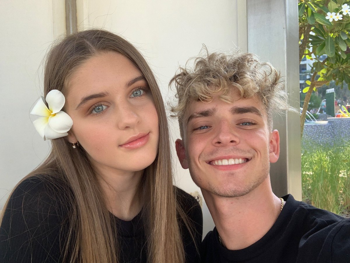 joshbeauchamp's tweet photo. I can’t believe I got the chance to meet my idol today!!!  @Savannahbardot #starstruck #omg #idol #islandgirl #TudoPraMim https://t.co/51jWhR2RYd