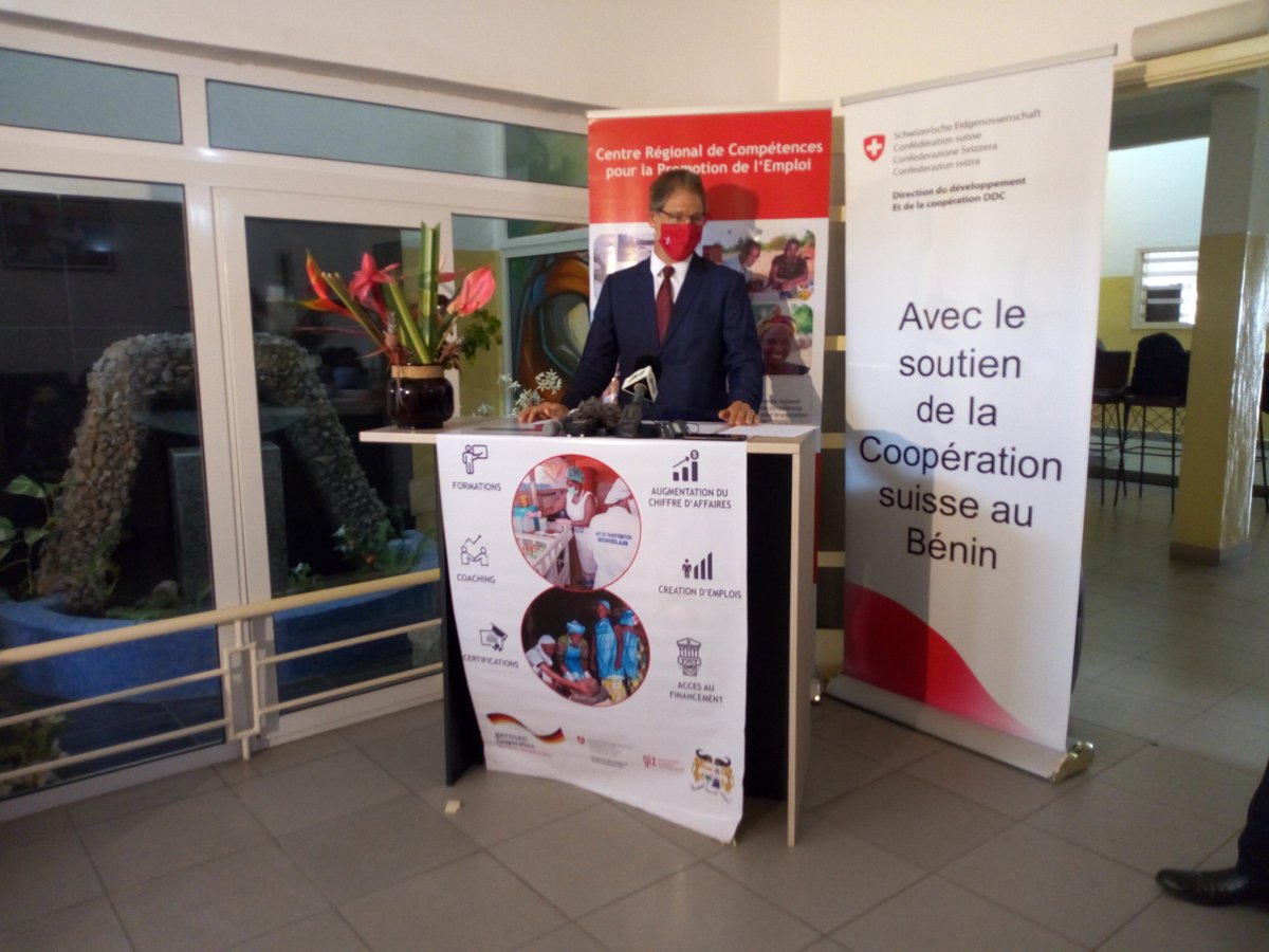 DDCBenin's tweet photo. La Suisse🇨🇭vient de donner 1⃣8⃣9⃣mio FCFA pour appuyer 5⃣0⃣0⃣entrepreneur-e-s du #PROCIVA qu’elle cofinance avec l’Allemagne🇩🇪. Cet appui complète les mesures sociales de @gouvbenin et vise à stabiliser la situation socio-économique en temps de #COVID19 au🇧🇯. #wasexo #gouvebenin https://t.co/ZPrG78Wz2R