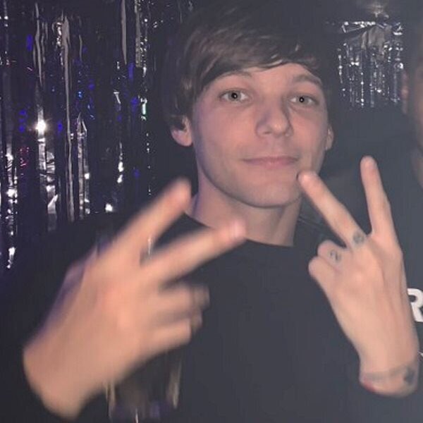 laddy_lads's tweet photo. I JUST GOT MY WALLS HOODIE IM SO HAPPY NOTHING CAN STOP ME FROM BEING HAPPY NOT EVEN MY STUPID ENGLISH TEST TOMMOROW THANKS LOUIS FOR BEING SUCH AN INSPIRING PERSON!!! I HOPE YOU AND YOUR FAMILY ARE HAPPY AND SAFE ASWELLLL https://t.co/ECbL4JRAq5