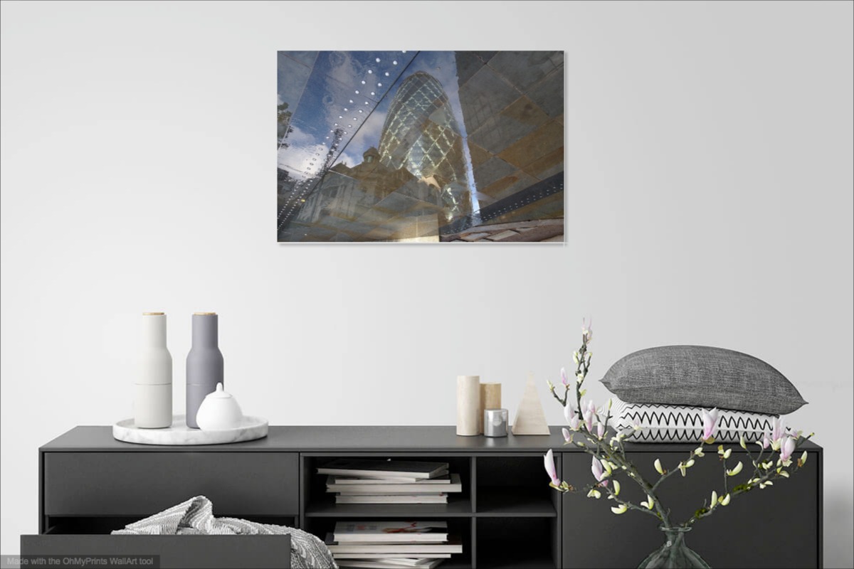 Jenntia's tweet photo. First day of #lockdown2 and I've set up a new Etsy store with a selection of Rainy London photographs.  Feel free to take a look around the online store and keep your eyes peeled for notifications of upcoming sales 🤩
#rainydayphotos #reflectionsoflondon
https://t.co/eUmfI1Wlxg https://t.co/Y0fw5qWNjT