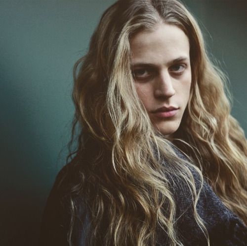 Celegorm/Turcafinwë/Tyelkormo as FERRERO ROCHER - sparkly exterior- bumpy, uneven interior - cronchy