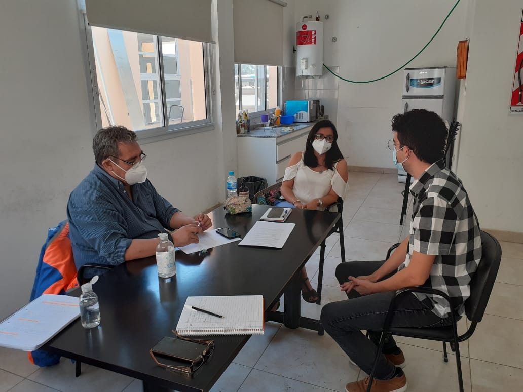 cucailar's tweet photo. El Dir. del CUCAILaR @carlosreimu , recibió a la Coord. Prov del Prog de Nefrología Dra Erica Nieto y el Dr Rodrigo Buteller, nefrólogo del HVB, y evaluaron comenzar a trabajar en la creación de un Centro de Evaluación Pre-Trasplante y seguimiento de pacientes Post-trasplante. https://t.co/Wm2Gumu07M