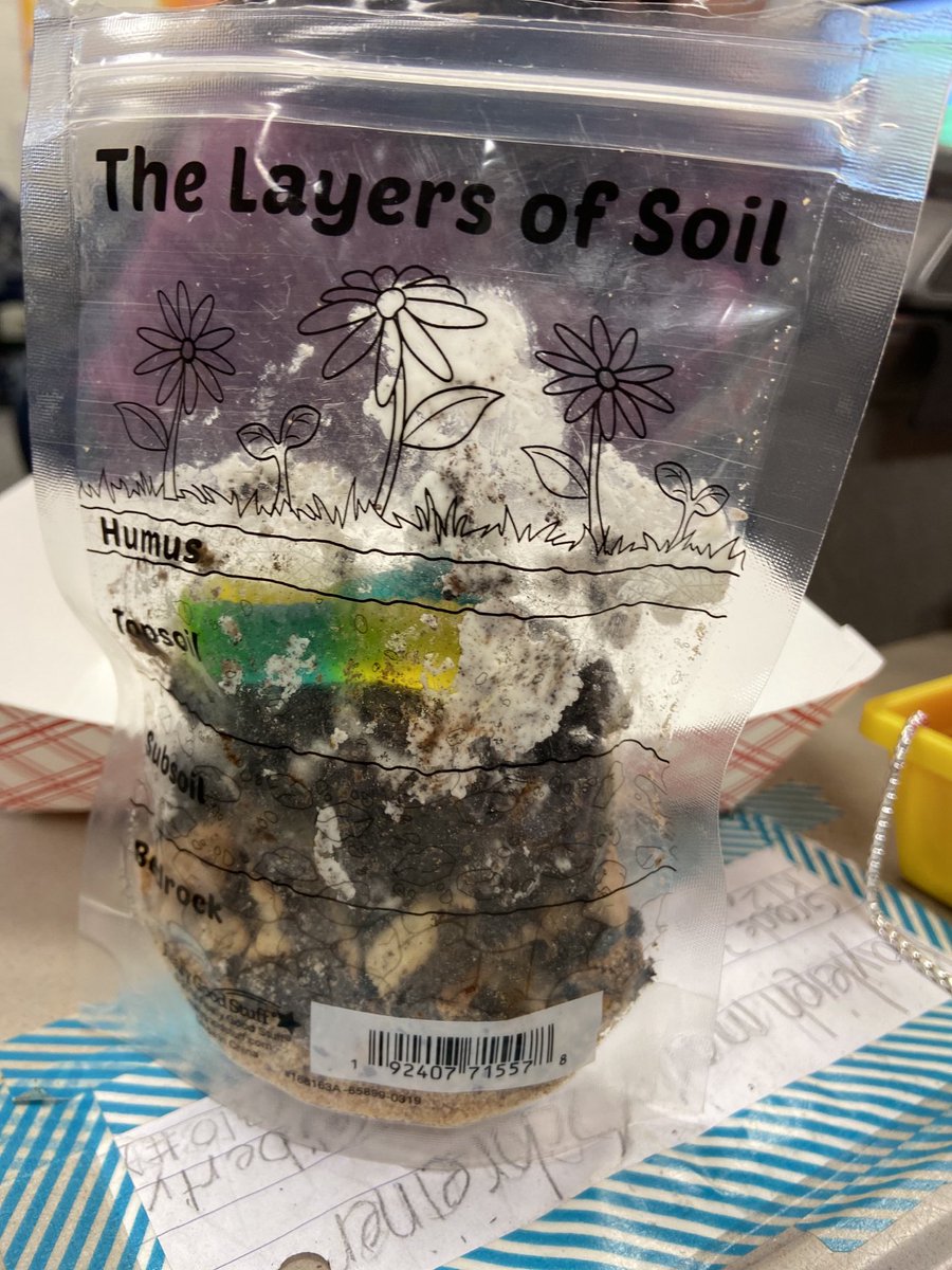 LesRperry's tweet photo. Layers of soil experiment. Now we’re going to eat the dirt (cookies). ⁦@libertyesSTEM⁩ ⁦@DeighEbony⁩ @WeAreLES https://t.co/q6emP54kXp