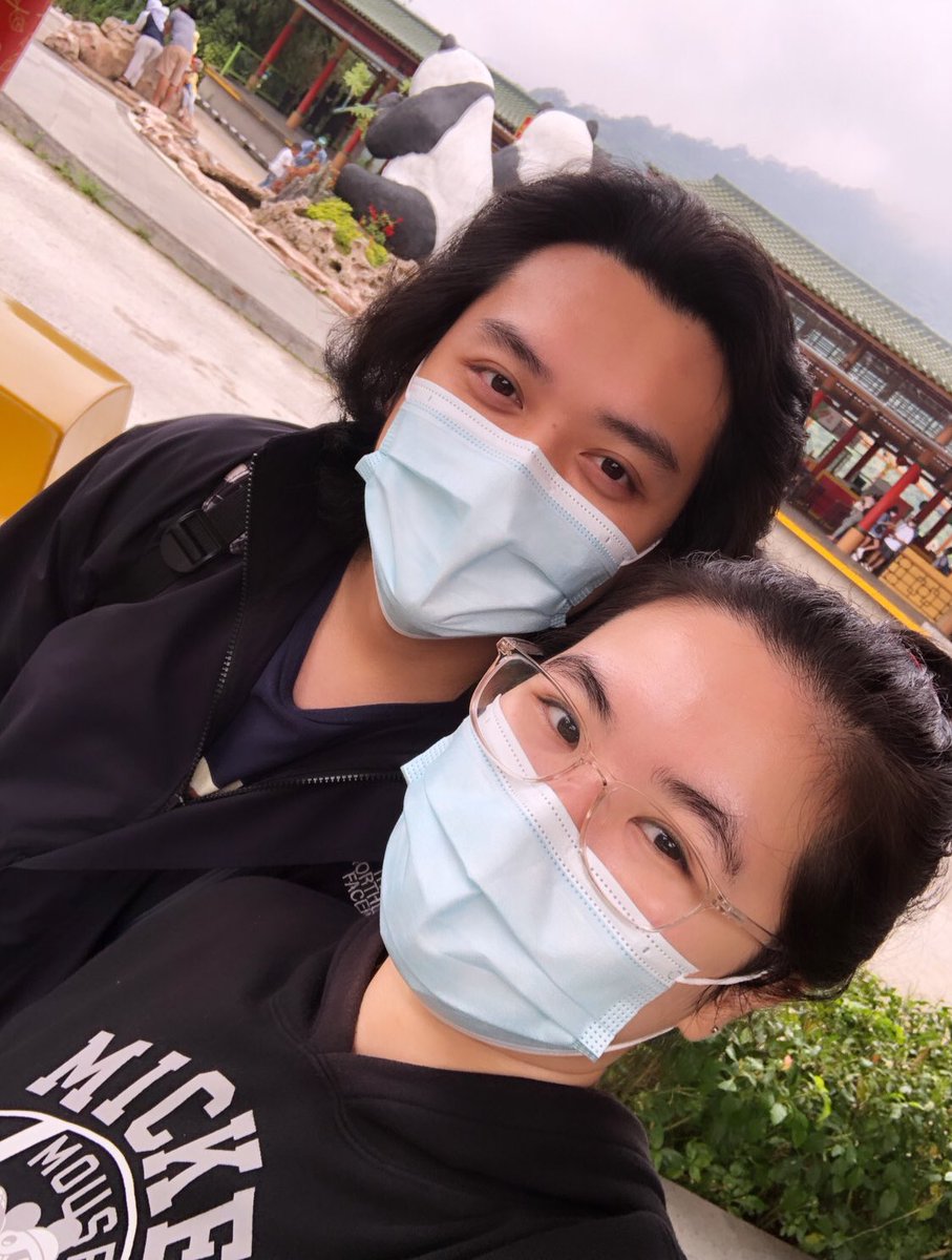 mrtiy's tweet photo. Randomly went to taman safari today ditengah2 ke hectic an awal bulan. Gapegang handphone. Only took this one selfie. No regretzzz. Walaupun abis itu whatsapp kaya diteror😂. Happy 🥰 arigato out! https://t.co/c3BTR18rFr