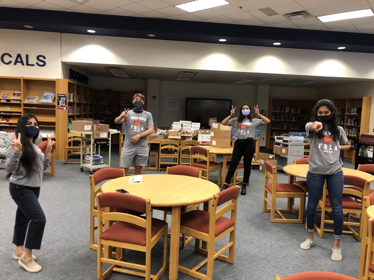 Creating a video to promote ⁦<a href="/ComfortCases/">Comfort Cases®</a>⁩ virtually!
⁦@bwhsactivities⁩ ⁦@LCPScte⁩ ⁦<a href="/VAFBLA/">Virginia FBLA</a>⁩