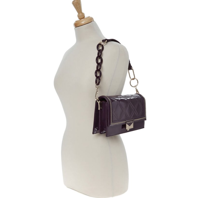 Vanniicoco's tweet photo. Bought 5 of this Valentino bag and I’ve sold 4 , who wants the last one ? Huge sale , was N85,000 now N34,000 ‼️ https://t.co/k3m2g7EKmE