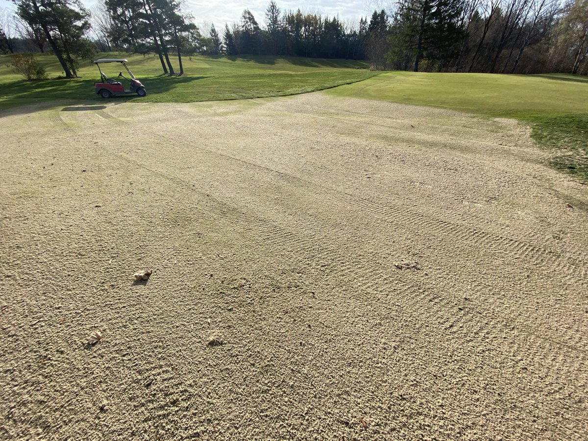pgccgreens's tweet photo. Weβre applying a smidge of sand to the approaches today! #pgcc2020 https://t.co/cc80dld3mY