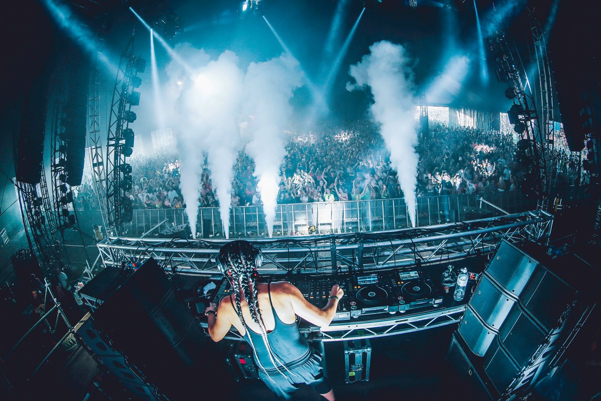Creamfields's tweet photo. #CreamfieldsSunday @AlanFitzpatrick @tiesto @hannah_wants @MichaelBibi1 + Many, Many more! https://t.co/AuJpkA7AV6