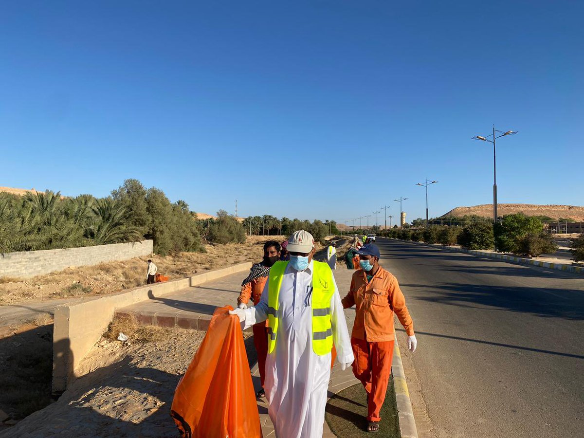 saad_alhussein's tweet photo. سعدت اليوم أنا والزملاء في @enviro_alghat بالمشاركة في حملة نظافة البيئة (الثالثة) التي أقامتها @ALRahmaniah_ في( الغاط التاريخية) عصر هذا اليوم الخميس 19 ربيع الأول 1442هـ https://t.co/Q0co2wAXiz