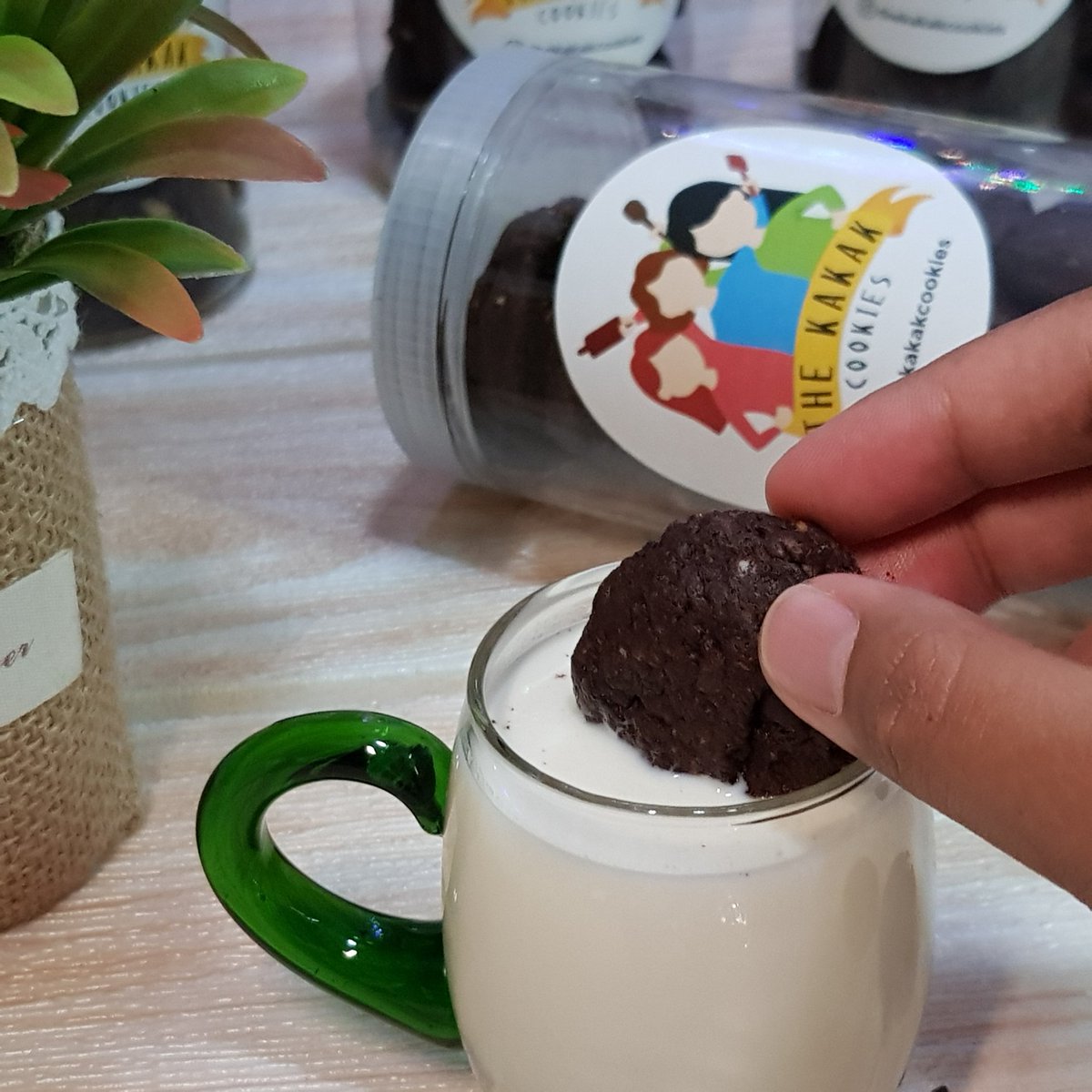 light_140829's tweet photo. To my Malaysian friends,
my family is greatly affected by Covid-19 pandemic and we've made the decision to sell cookies to support our family. 
Please help RT this post to let everyone know TheKakakCookies Triple Choc Cookies are now open for orders! https://t.co/N3ASBJwwf6