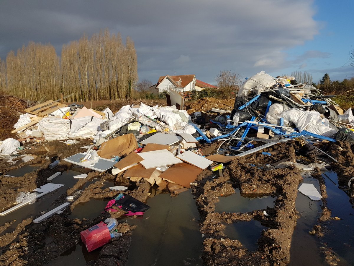 Prefet77's tweet photo. 🗞️Communiqué :
L’éradication de dépôts sauvages et de ces filières illégales est une priorité du Préfet de #SeineEtMarne.
👍12 installations classées illégales de traitement de déchets ont été découvertes par le #DRIEE77
📍https://t.co/fV9HlKTe5m
📍https://t.co/BtRJySB5DC... https://t.co/4a4BBArOHn