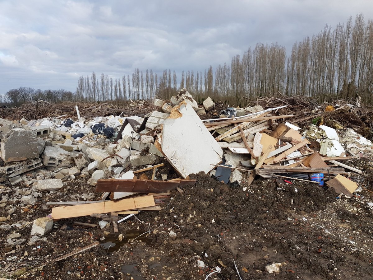 Prefet77's tweet photo. 🗞️Communiqué :
L’éradication de dépôts sauvages et de ces filières illégales est une priorité du Préfet de #SeineEtMarne.
👍12 installations classées illégales de traitement de déchets ont été découvertes par le #DRIEE77
📍https://t.co/fV9HlKTe5m
📍https://t.co/BtRJySB5DC... https://t.co/4a4BBArOHn