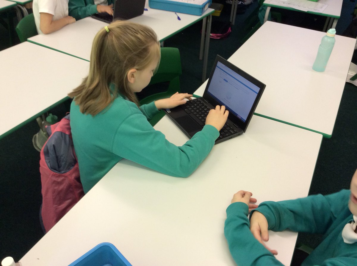 Springwood_Prm's tweet image. #SpringHarlech collecting research on renewable energy ready for their presentations.