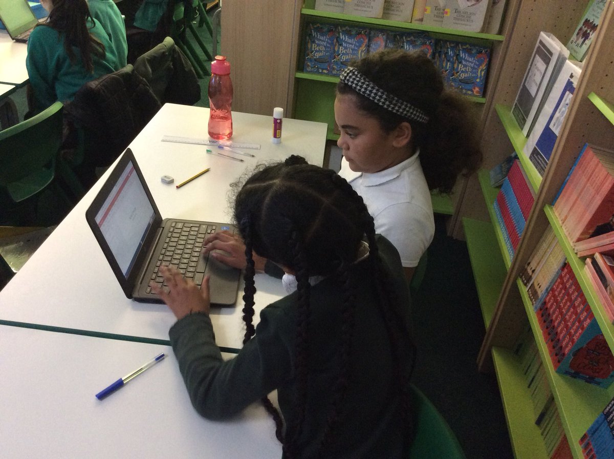 Springwood_Prm's tweet image. #SpringHarlech collecting research on renewable energy ready for their presentations.