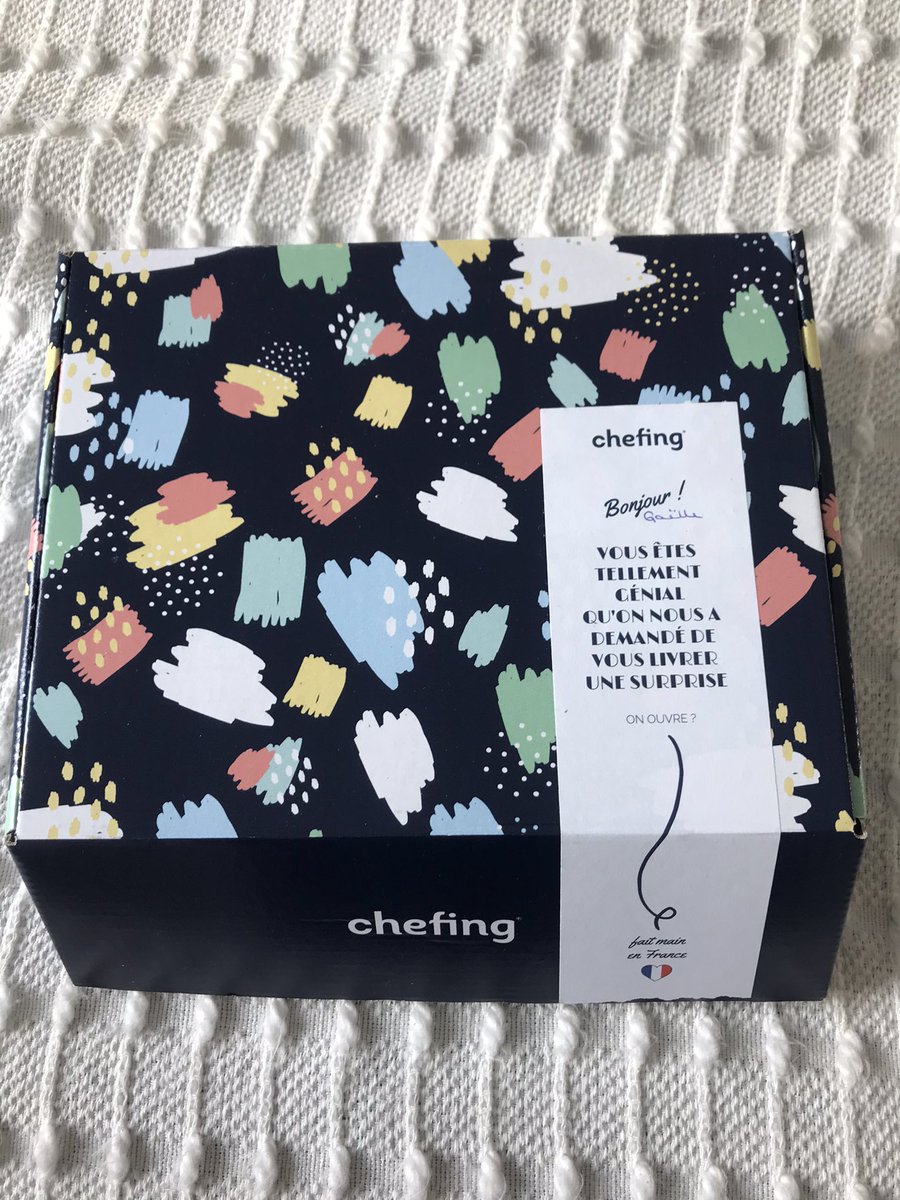 GaelleFy's tweet photo. Découvrir hier @ChefingTraiteur v/ @EM_Dircom et recevoir aujourd’hui à la maison un coffret engageant ! Merci @TBentzmann et ton équipe pour cette surprise gourmande et responsable.
Cette fois-ci je déguste avec chéri, la prochaine fois ce sera avec la #PVCPTeam de @GroupePVCP https://t.co/cm7bk3YUuZ
