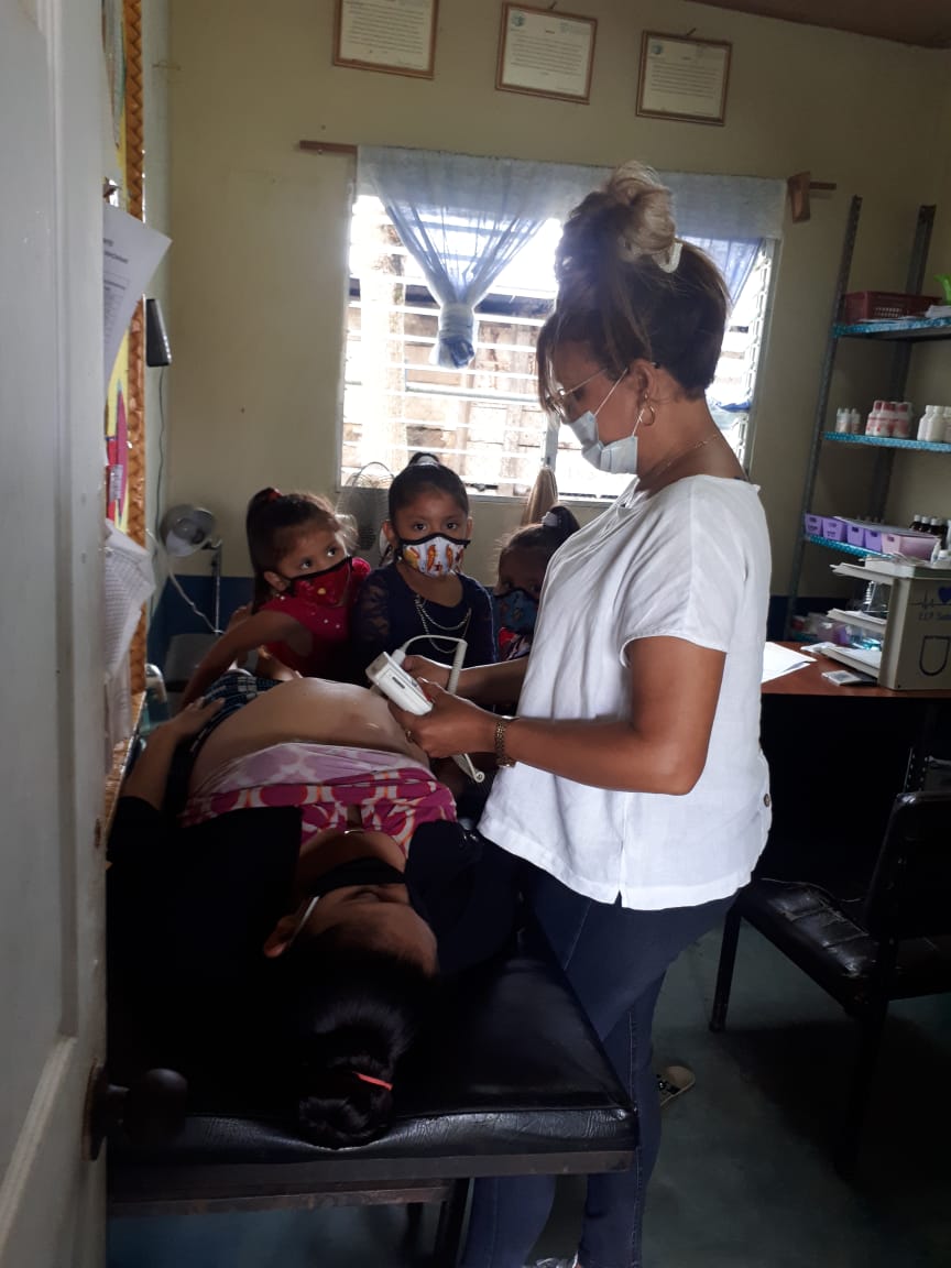 Jornada médica en la comunidad La Caoba. Distrito Tierra Blanca.
#22BMCGuatemala. #CubaCoopera 
#CubaPorLaSalud <a href="/DrGiammattei/">Alejandro Giammattei</a> <a href="/MinSaludGuate/">Ministerio de Salud Pública y Asistencia Social</a> <a href="/CubacooperaGt/">Cubacoopera Guatemala</a>