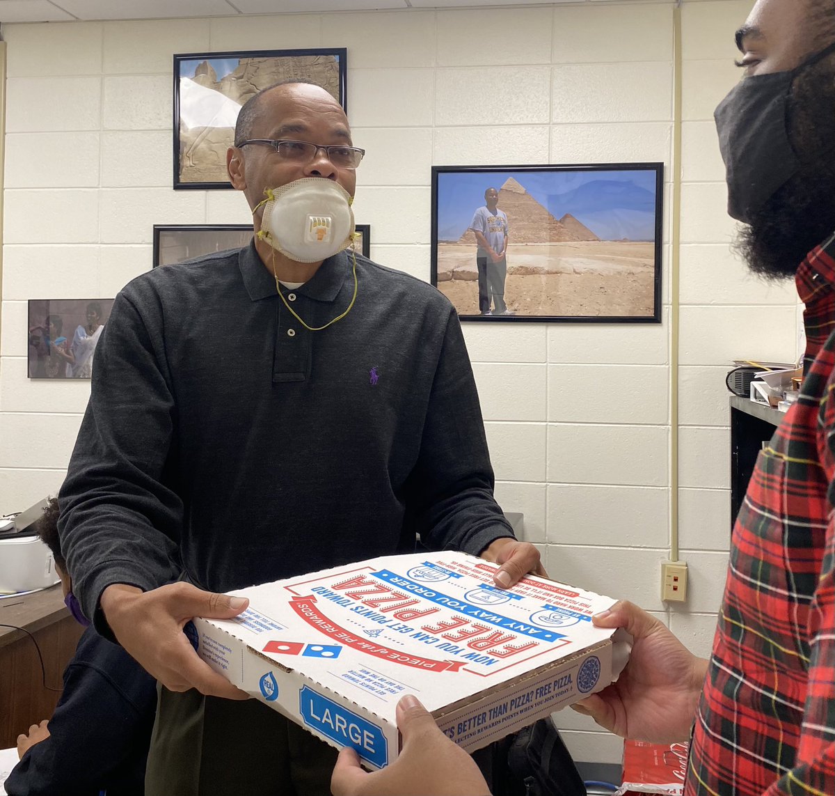 SouthernUOSM's tweet photo. This past Tuesday, the Office of Student Media (OSM) partnered with Domino’s Pizza to provide free lunch to professional staff members on the SUBR campus💙💛💙🍕🐆. #osm #digestanddominos #staffappreciation #southerndigest https://t.co/zqu4Dw8Zrx