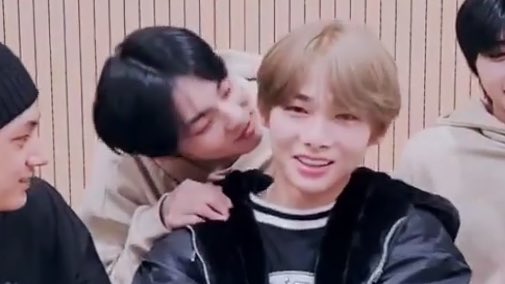jungwonsyeobo's tweet photo. THEORY: *this theory is kab*b*han haha*
JAKE BITE JUNGWON AND JUNGWON BITE NI-KI THAT'S WHY NI-KI IS CRAWLING ON THE TRAILER 2 AND HE TURNED INTO A VAMPIRE?? 😂LMAOO https://t.co/5wA3xP3ygM