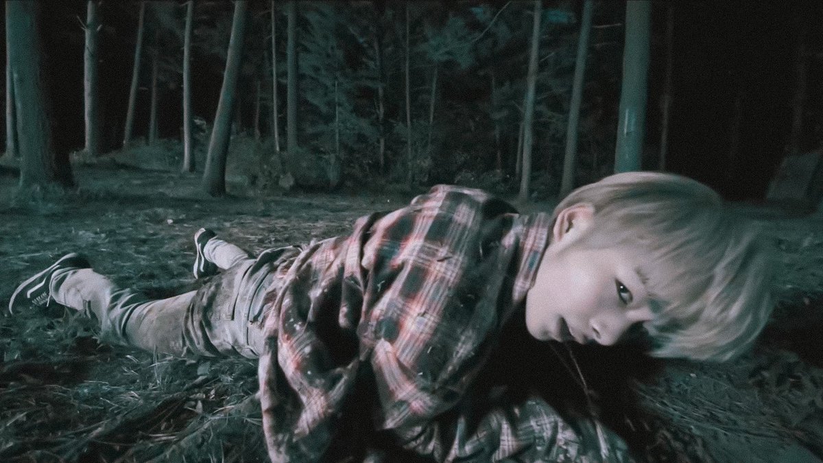 jungwonsyeobo's tweet photo. THEORY: *this theory is kab*b*han haha*
JAKE BITE JUNGWON AND JUNGWON BITE NI-KI THAT'S WHY NI-KI IS CRAWLING ON THE TRAILER 2 AND HE TURNED INTO A VAMPIRE?? 😂LMAOO https://t.co/5wA3xP3ygM