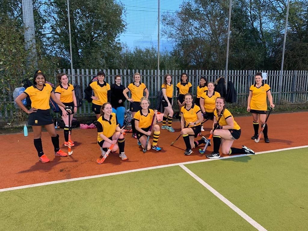 EnglandHockey's tweet photo. The spirit of hockey is just amazing 👏

It's brilliant to see clubs sticking together, challenging themselves &amp; raising money for charity once again 🙌

Our first update includes efforts from @SouthendianHC @LUUWHC @eghockeyclub @IOWHC &amp; @HarborneHC 

🔗 https://t.co/M775XZIxnG https://t.co/cnBg7dqxoM