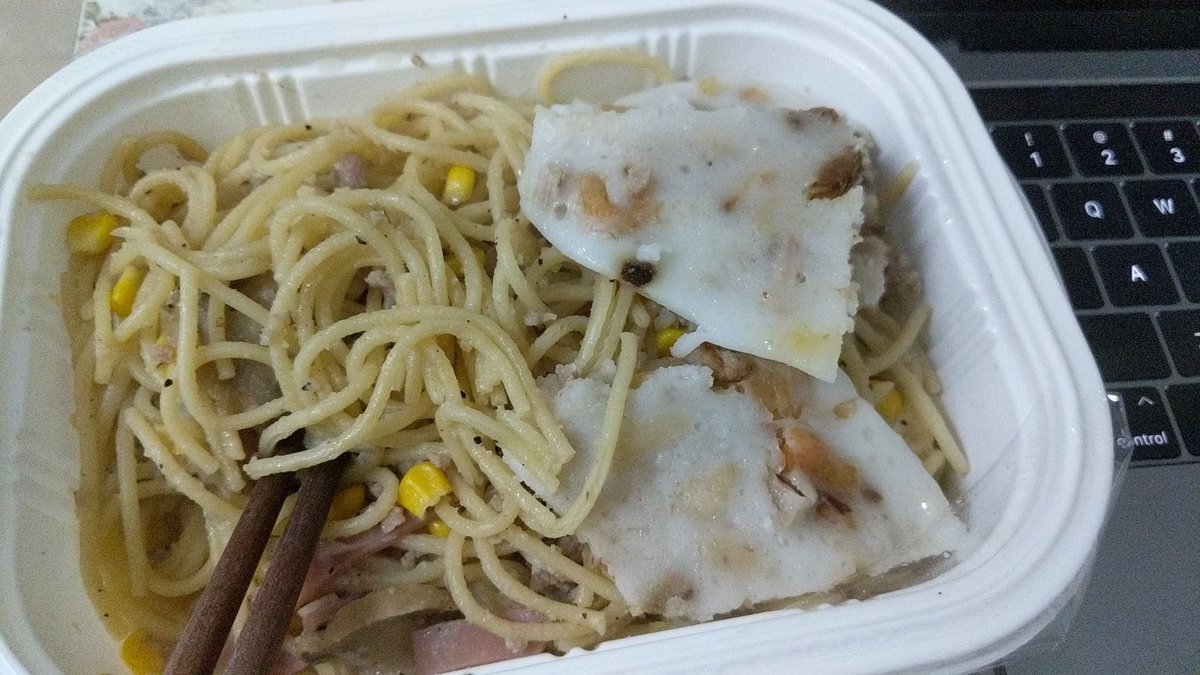 WestWingm's tweet image. 邊個發明半工讀，而家先食飯😭