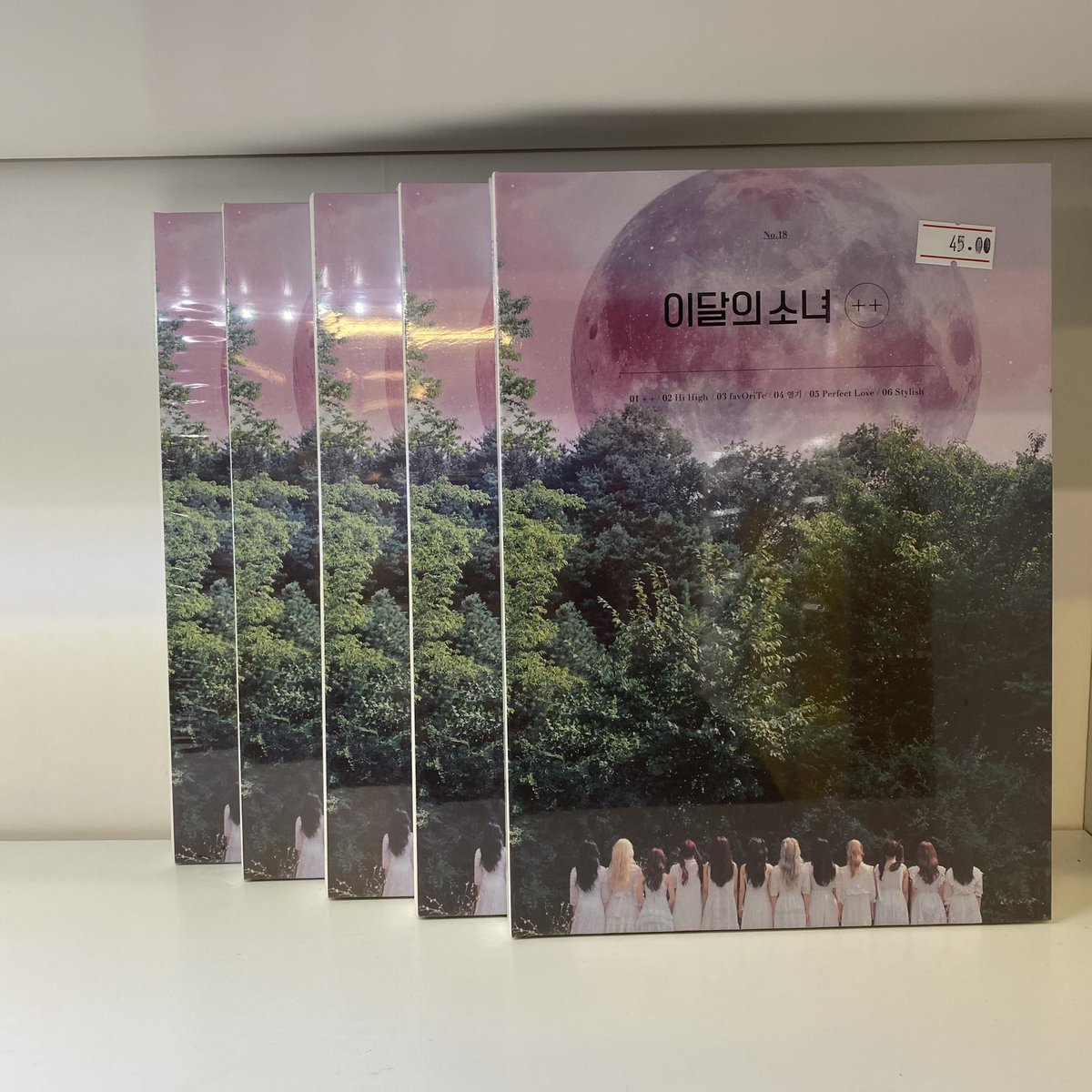 KStars722's tweet photo. LOONA ++ VERSION B LIMITED !!

FIRST PRESS AND LIMITED!

£45.00 each ✨

UK SHIPPING:
£4 second class signed 

#loona #loonaplusplus #loonasale #loonaalbum #loonawts #loonatheworld #loonaverse #loonasell #loonacollection #kpop #kpopuk #kpopshop #kpopshopuk #loonauk https://t.co/RSti4gAUDB