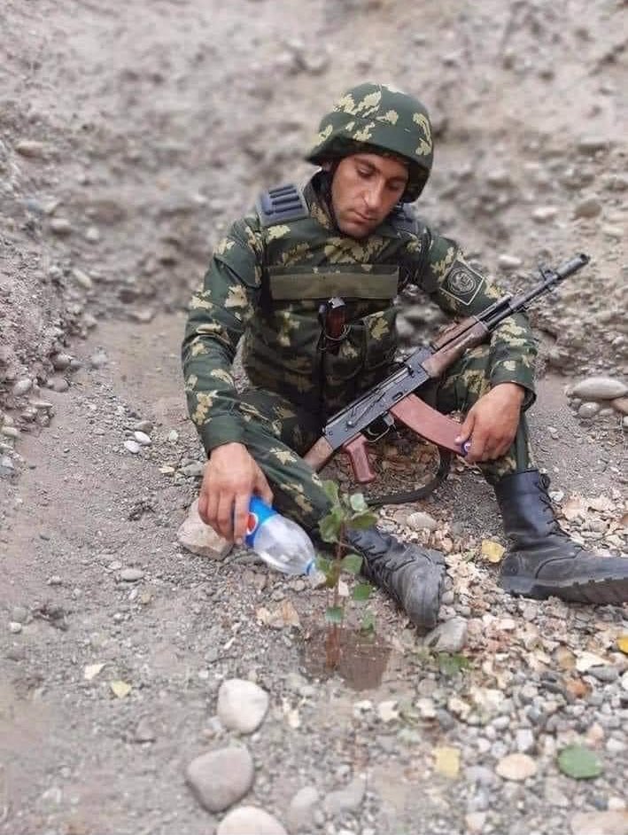 eselchgitem's tweet photo. Մեր տղերքը Սիրում են մեր հողը,
իսկ հողը՝ իրեն ջուր տվողին https://t.co/U2et9zteln