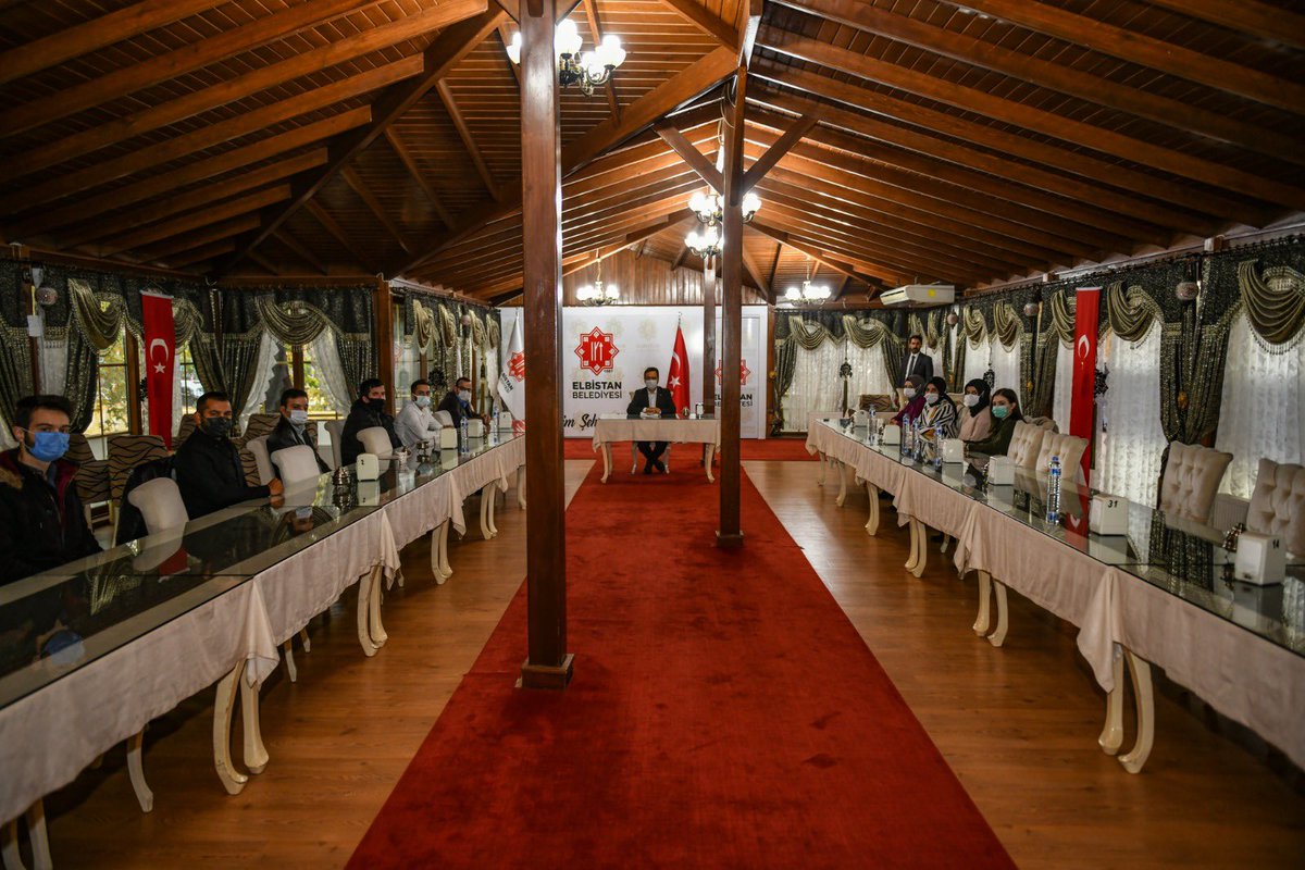 MehmetGurbuzOrg's tweet image. Biz bu kente ve bu kentin gençlerine değer veriyoruz.
Çünkü; Bir kente verilecek en büyük değer; Gençlerin umudu olabilmektir. 

Şehrimize projeleri ile katkı sunacak olan Bilgisayar Mühendisi genç arkadaşlarımızla hayallerimizi ve hedeflerimizi konuştuk.