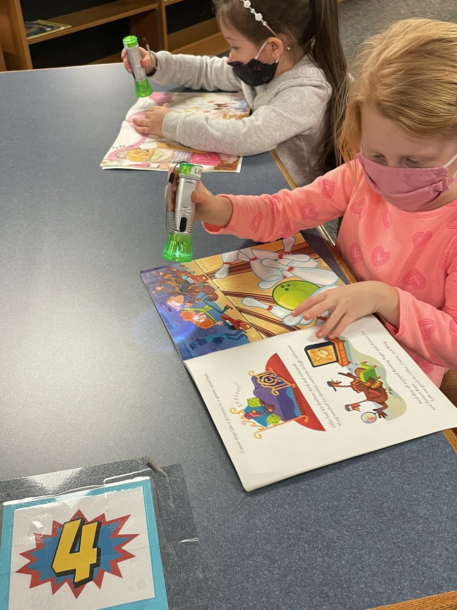 WegienkaLibrary's tweet photo. Flashlight reading in the library with Young 5’s. #readtosucceed #flashlightfun #wegienkawildcats #readingisfunforeveryone https://t.co/qpZ2ElNdGo