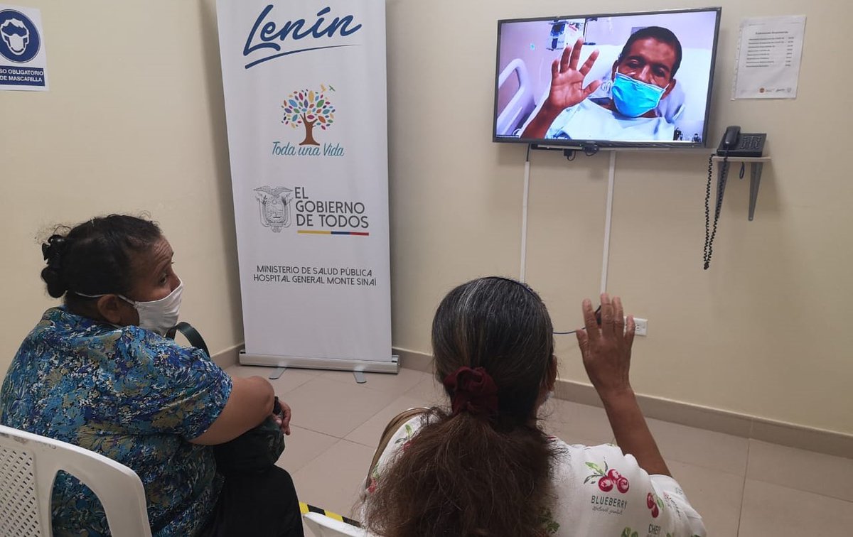 HGMonteSinai's tweet photo. #BuenTratoEsSalud | Servicio de visitas virtuales se implementa en el @HGMonteSinai para enlazar a pacientes hospitalizados con sus familiares sin riesgo de contagio de #COVID19. El acompañamiento familiar 👪 es esencial en el proceso de recuperación. https://t.co/FSZzo4qgmS
