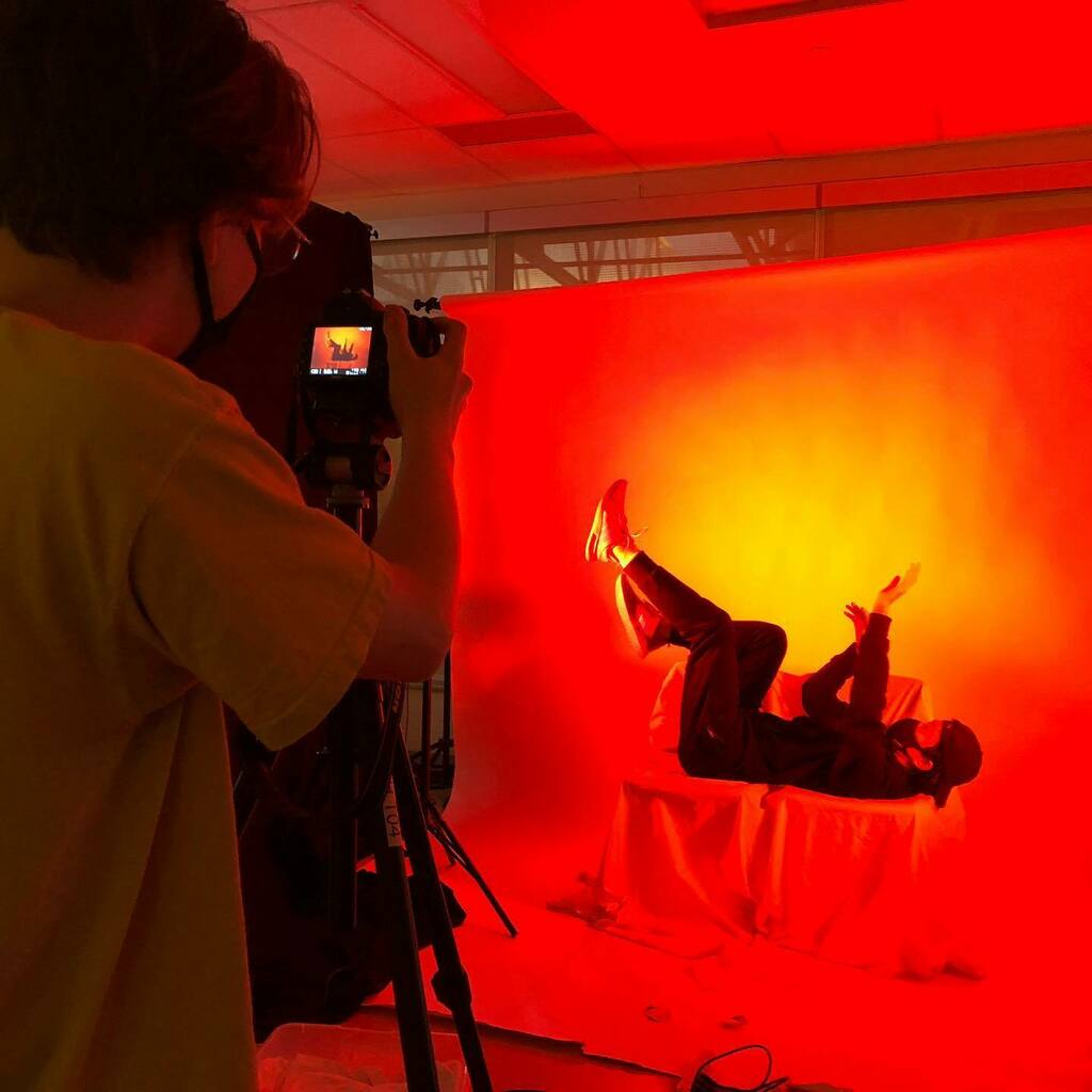 burton_creates's tweet photo. some fun use of the studio as we dig into the end of photo this quad. Trying to make the best use of time at school together #bethemonkey #iteachart #photographyisfun @whereischarlietipping https://t.co/1egZO38Esb https://t.co/ZLXapqy3pL